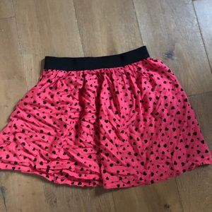 Skirt w/ heart print